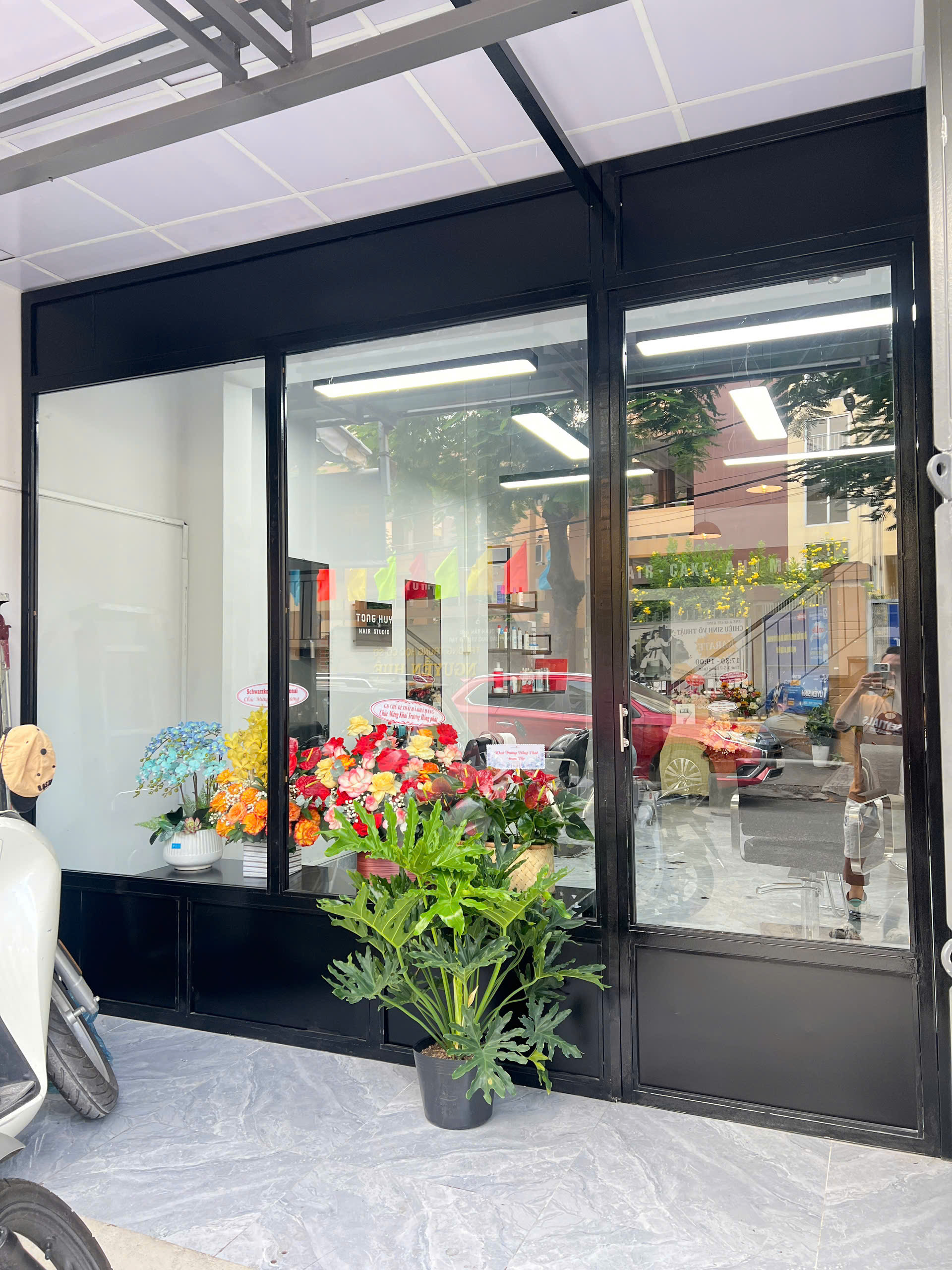 Master Stylist Tống Huy trực tiếp pha chế tỷ lệ phục hồi Olaplex chuẩn xác