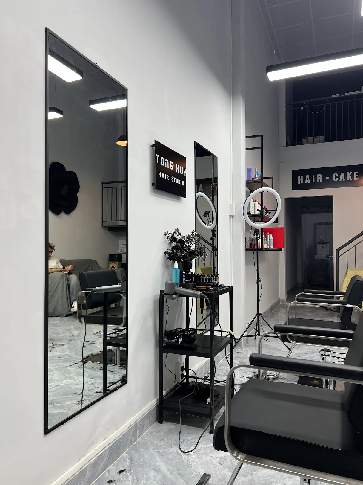 Không gian Tống Huy Hair Studio